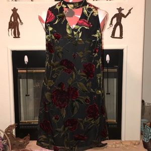 Sleeveless velvet dress